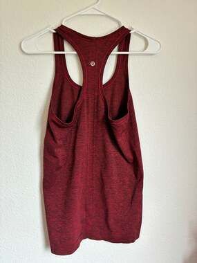 Lululemon Swiftly Tech Racerback Tank Top in Heathered Red/Black size 6
